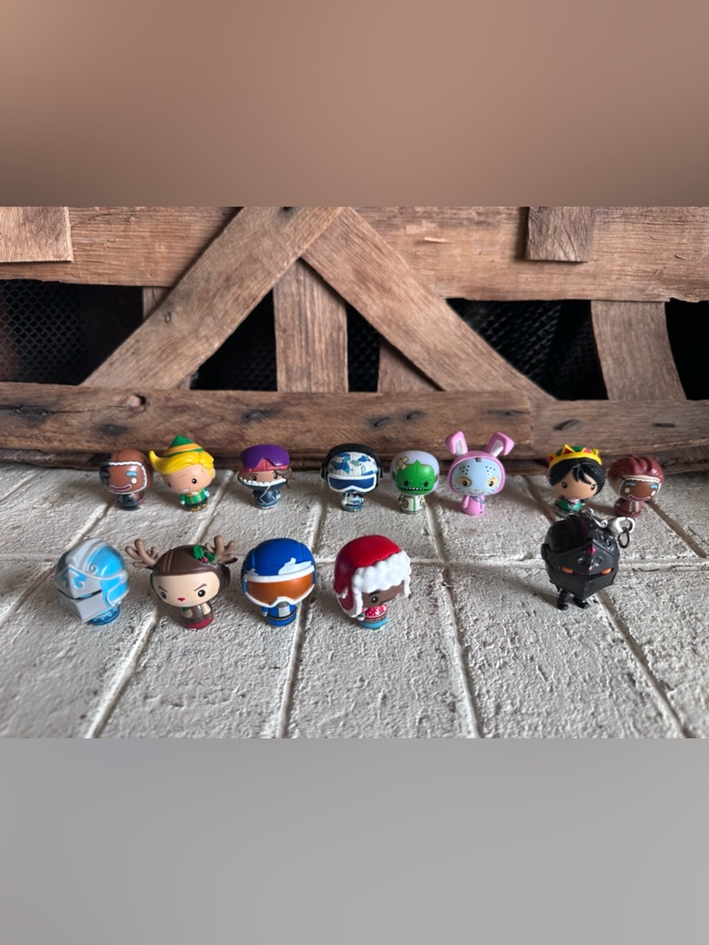 Fortnite Advent Calendar Figures Incomplete Set plus Black knight keychain
